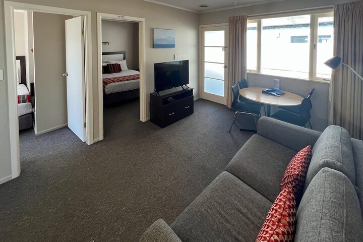 Room 82 of 302