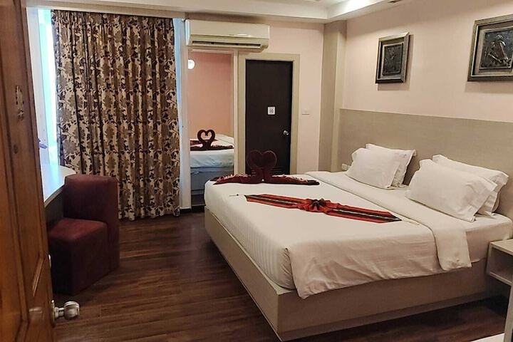 Room 35 of 71