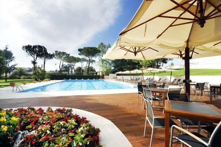 Hotel Pool