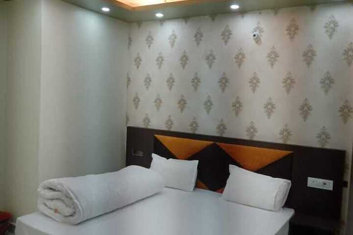 Room 7 of 10
