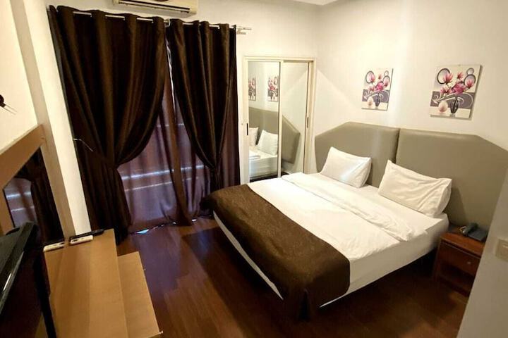 Room 8 of 12