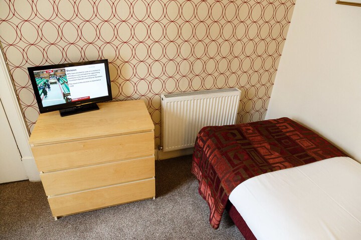 Room 7 of 108