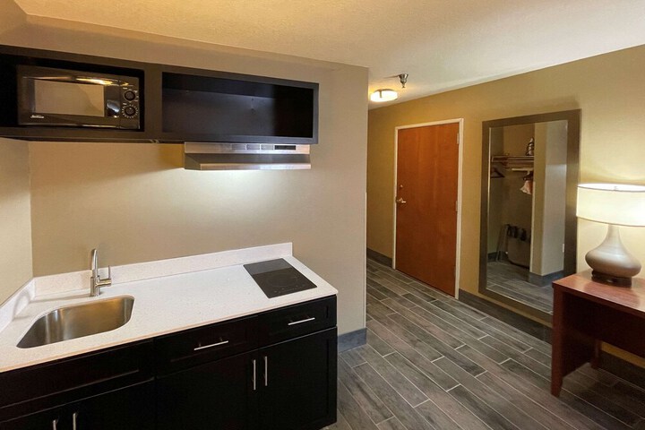 Room 5 of 28