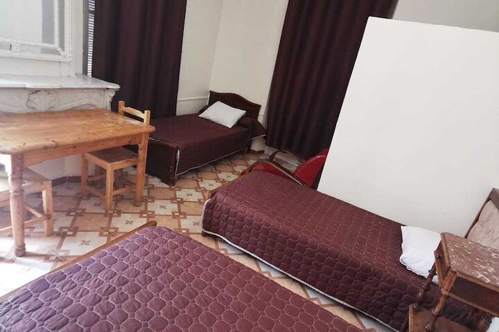 Room 9 of 16