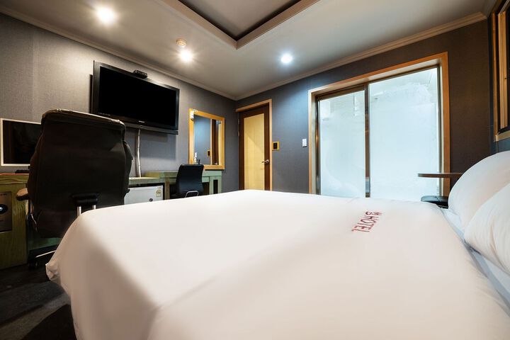 Room 98 of 128