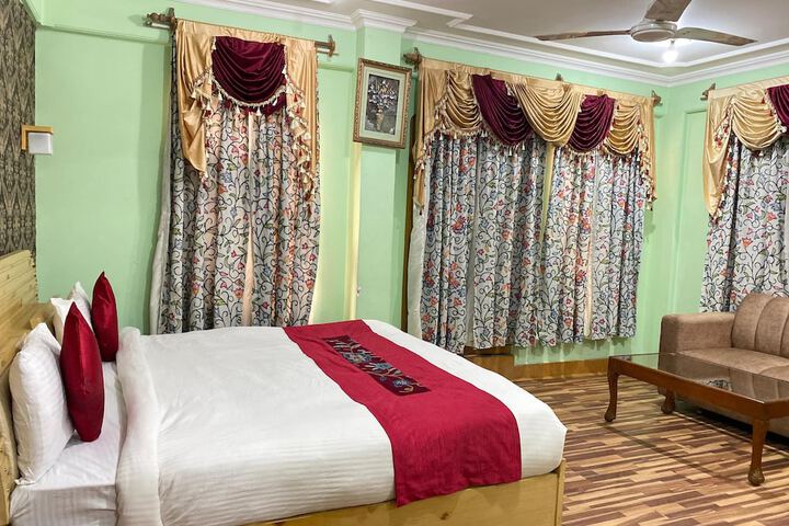Room 18 of 38
