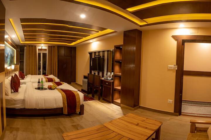Room 9 of 12