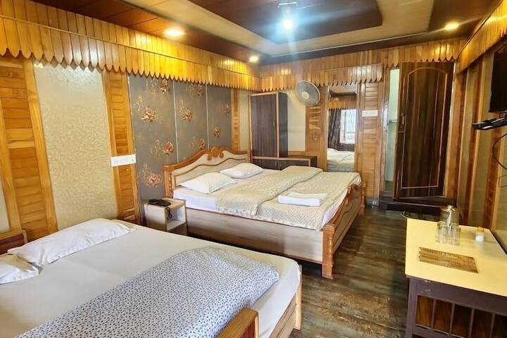 Room 6 of 11