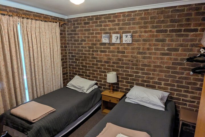 Room 10 of 28