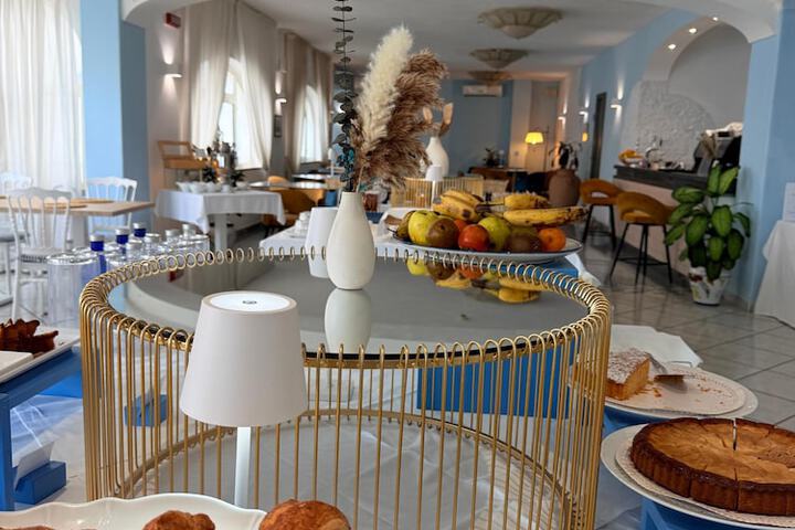 Dining 72 of 81