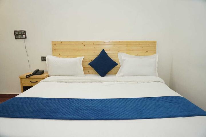 Room 10 of 28