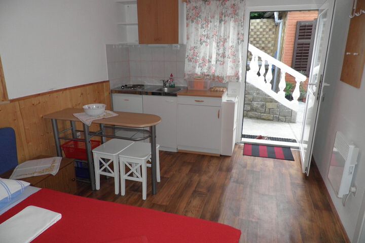 Room 3 of 74