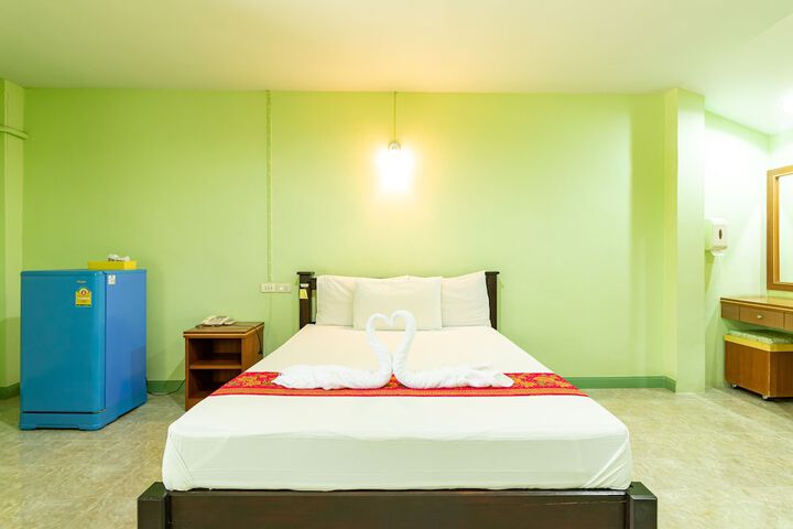 Room 9 of 42