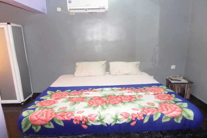 Room 2 of 31