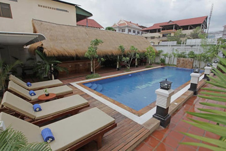 Hotel with Pool