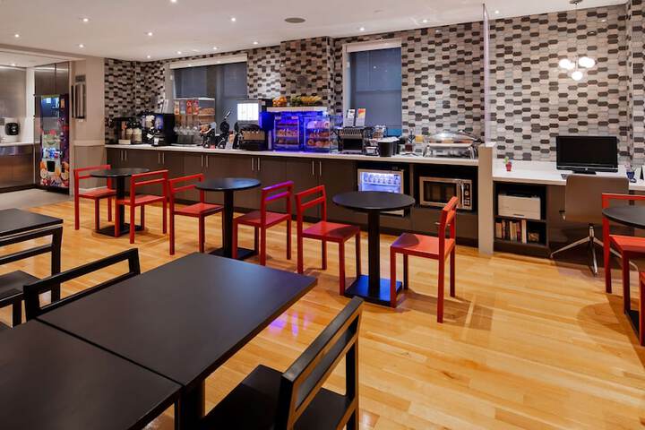 Best Western Plus Hospitality House New York | Bookonline.com