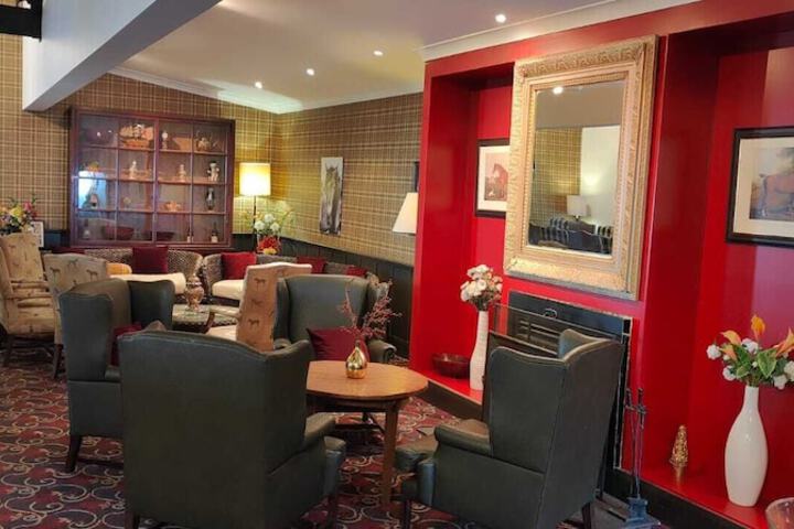 Lounge 82 of 104