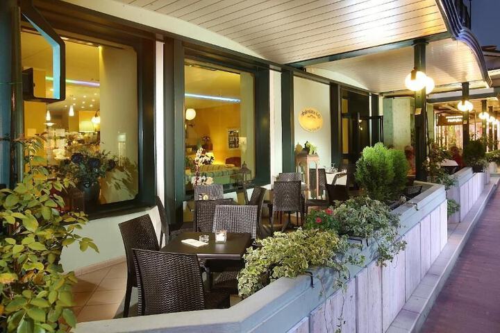 Terrace/Patio 9 of 31