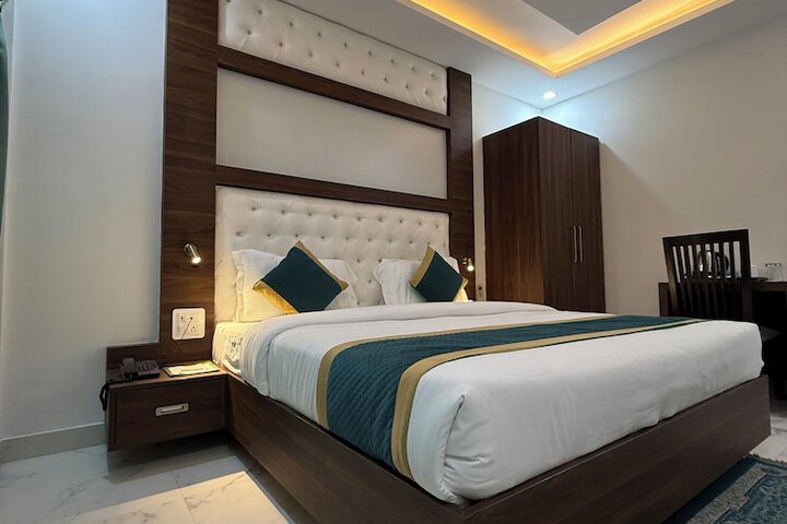 Room 13 of 26