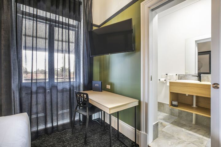 Room 10 of 30