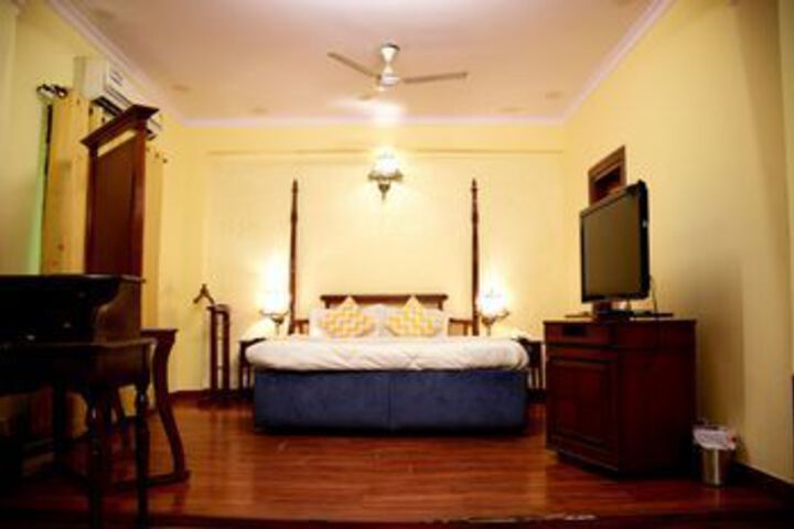 FabHotel Pacific Inn DLF Phase 2