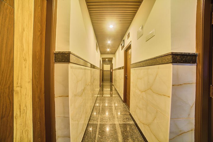 Ballroom/Hall 22 of 25