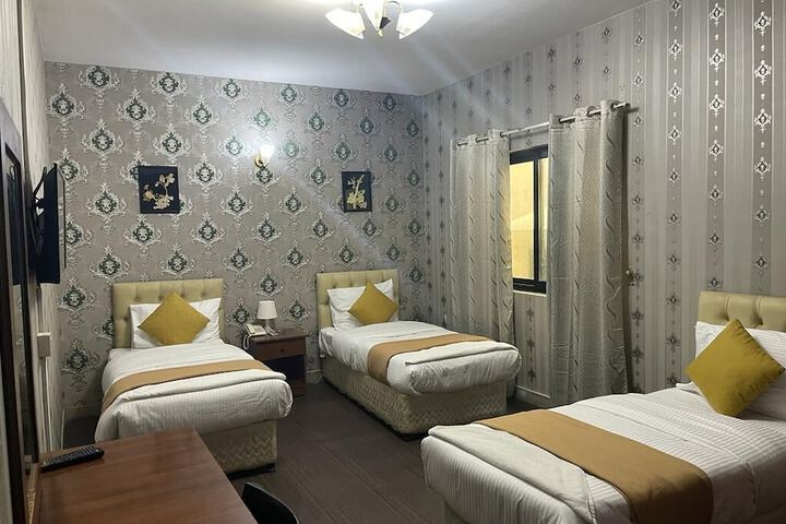 Room 9 of 22