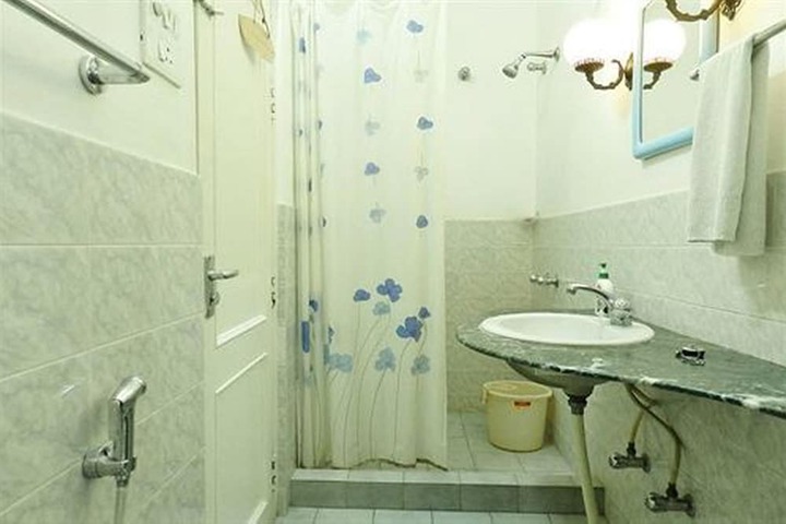 Room 82 of 183