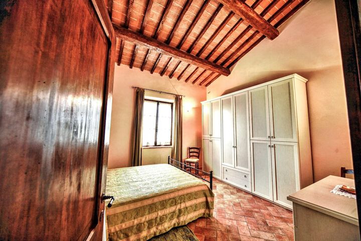 Room 7 of 186