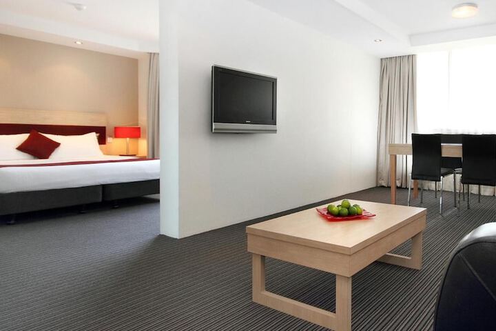Room 6 of 27