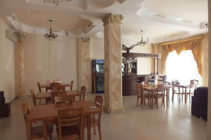 Lounge 102 of 123