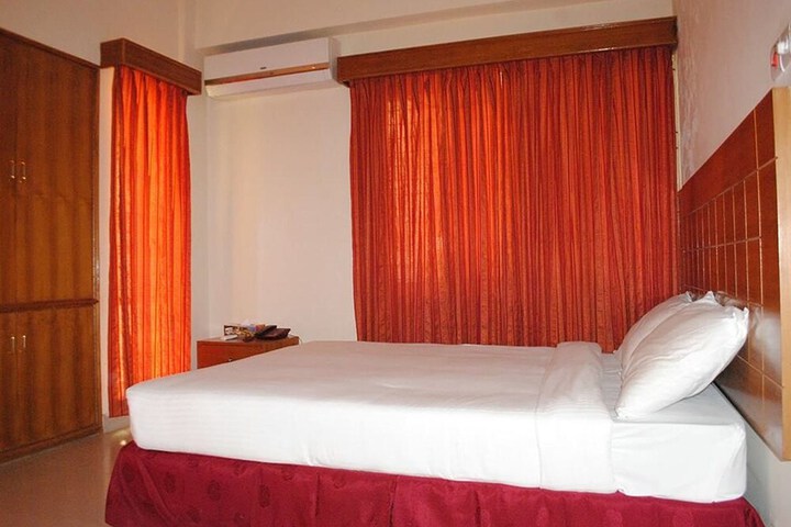 Room 6 of 9
