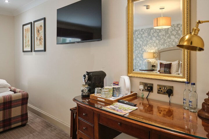Room 17 of 145
