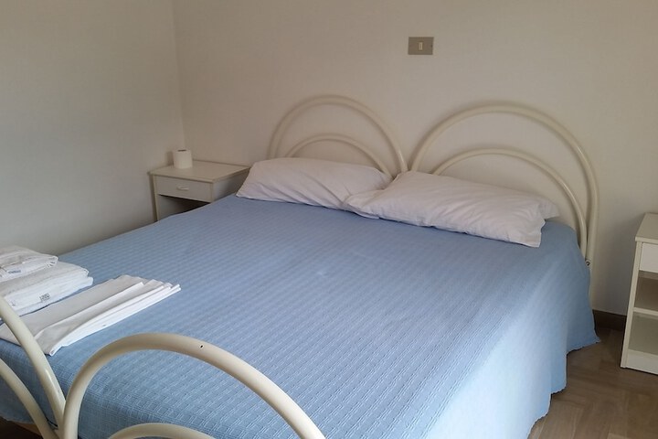 Room 11 of 11