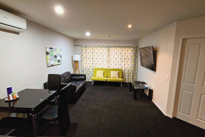 Room 104 of 175