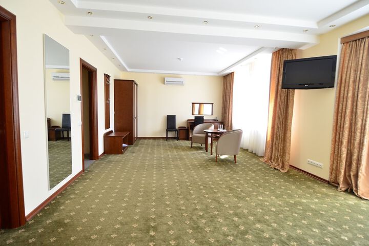 Room 15 of 28