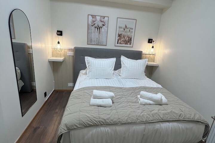 Room 3 of 27