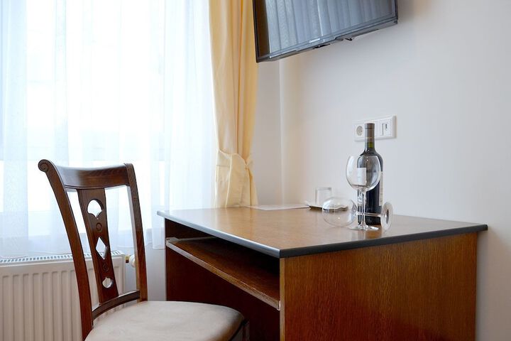 Room 9 of 24