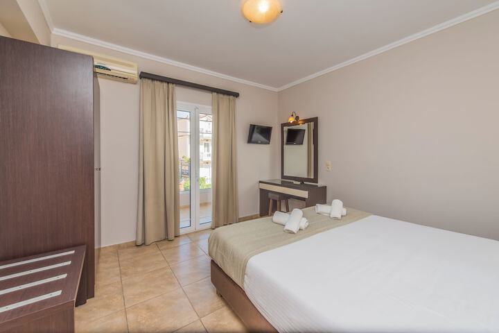 Room 10 of 42