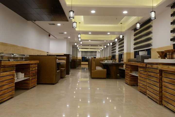 Dining 9 of 18