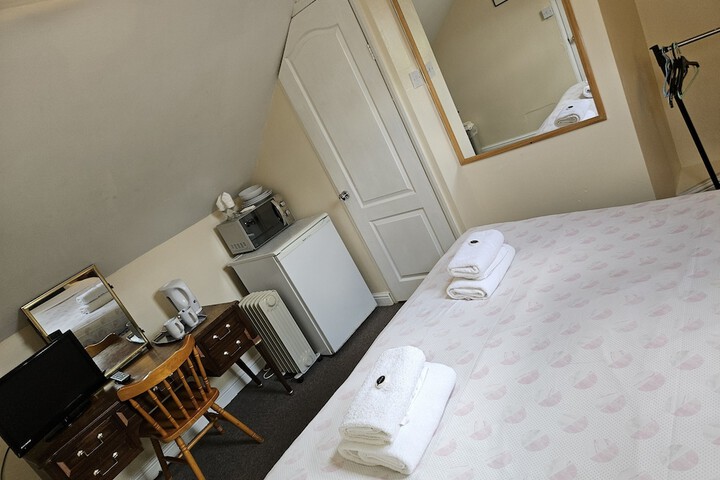 Room 2 of 14