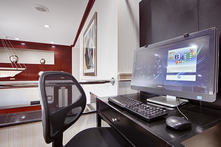 Business Center 21 of 23