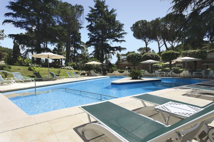 Pool 49 of 75