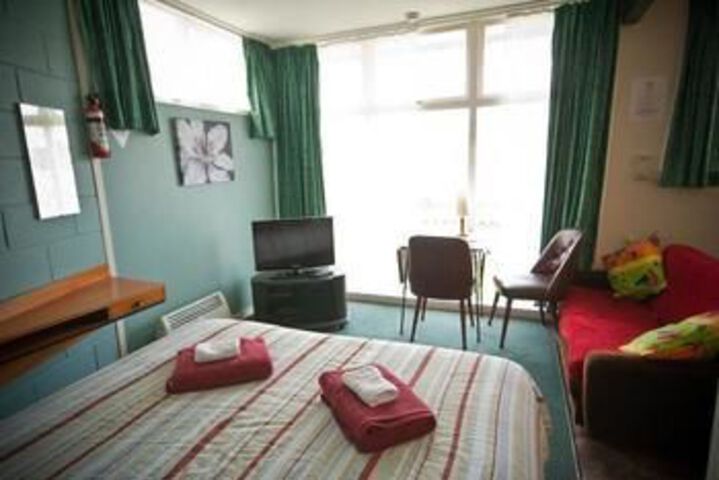 Room 6 of 31