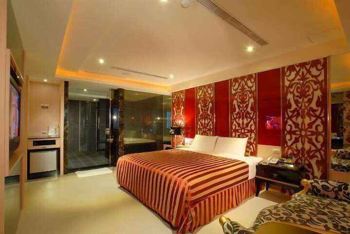 Room 32 of 107