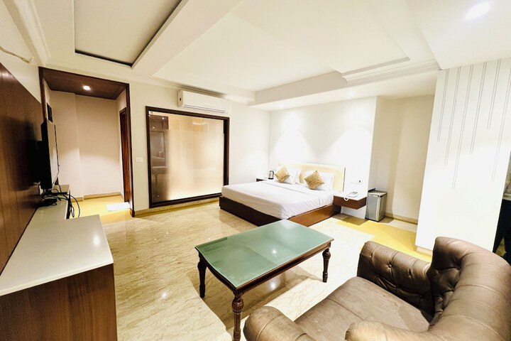 Room 16 of 34