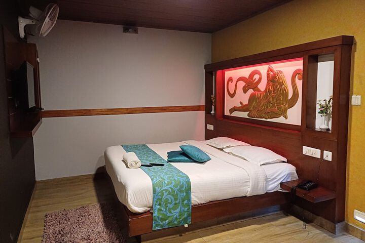 Room 5 of 19