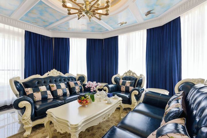 Room 90 of 195