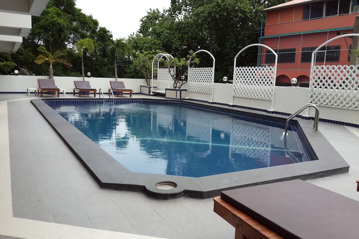 Pool 60 of 90