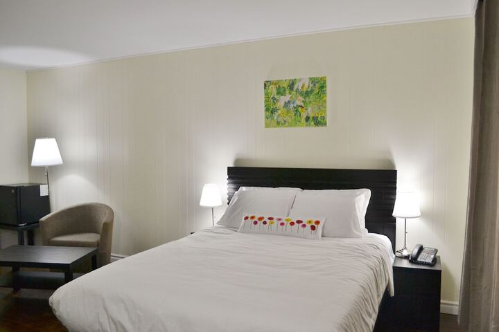 Room 2 of 10